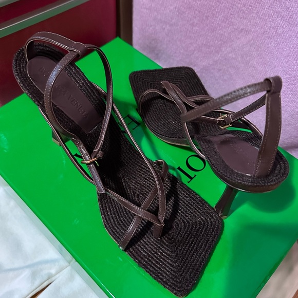 BOTTEGA VENETTA BROWN STRAP HEELS VERY SEXY SIZE 38 (EUROPEAN) 8 (AMERICAN)WOMEN - Picture 3 of 4